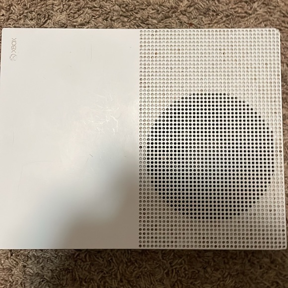 Xbox one S 500 GB with controller - Picture 8 of 8